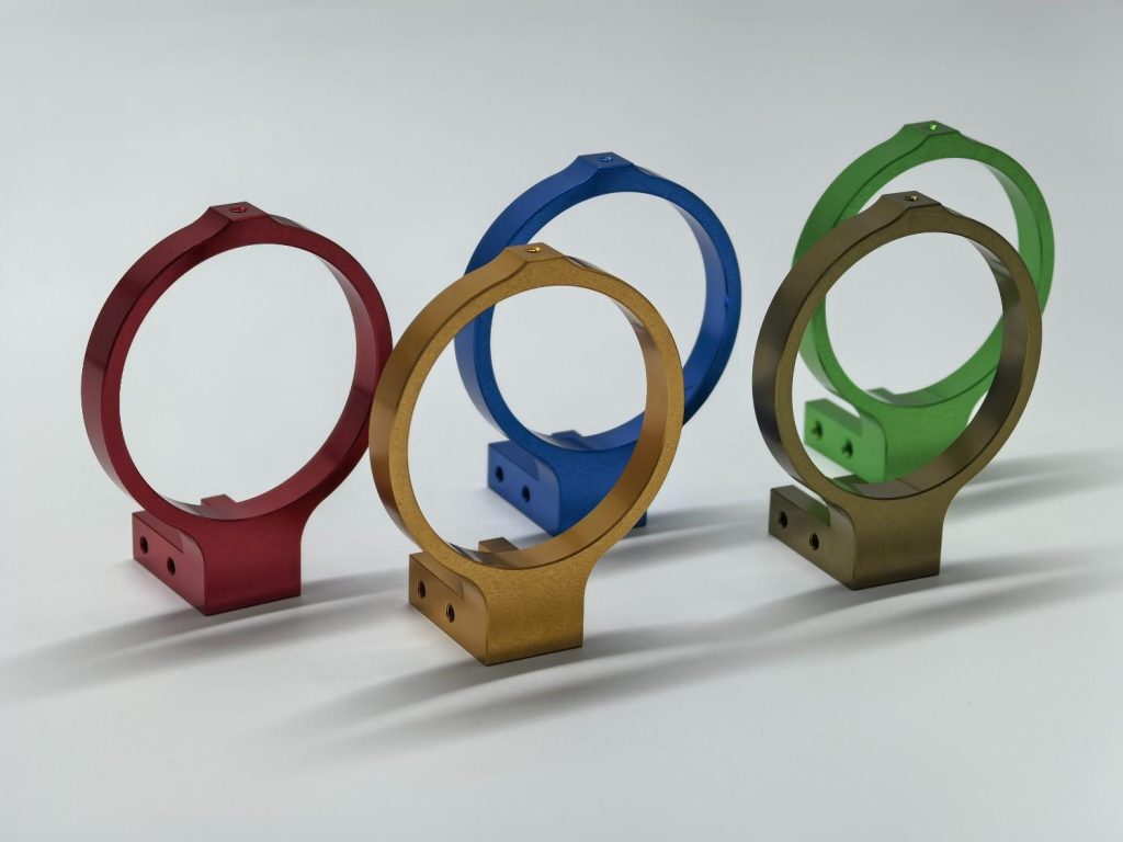 Five aluminum alloy electroplated parts of different colors are placed in the center of the table.